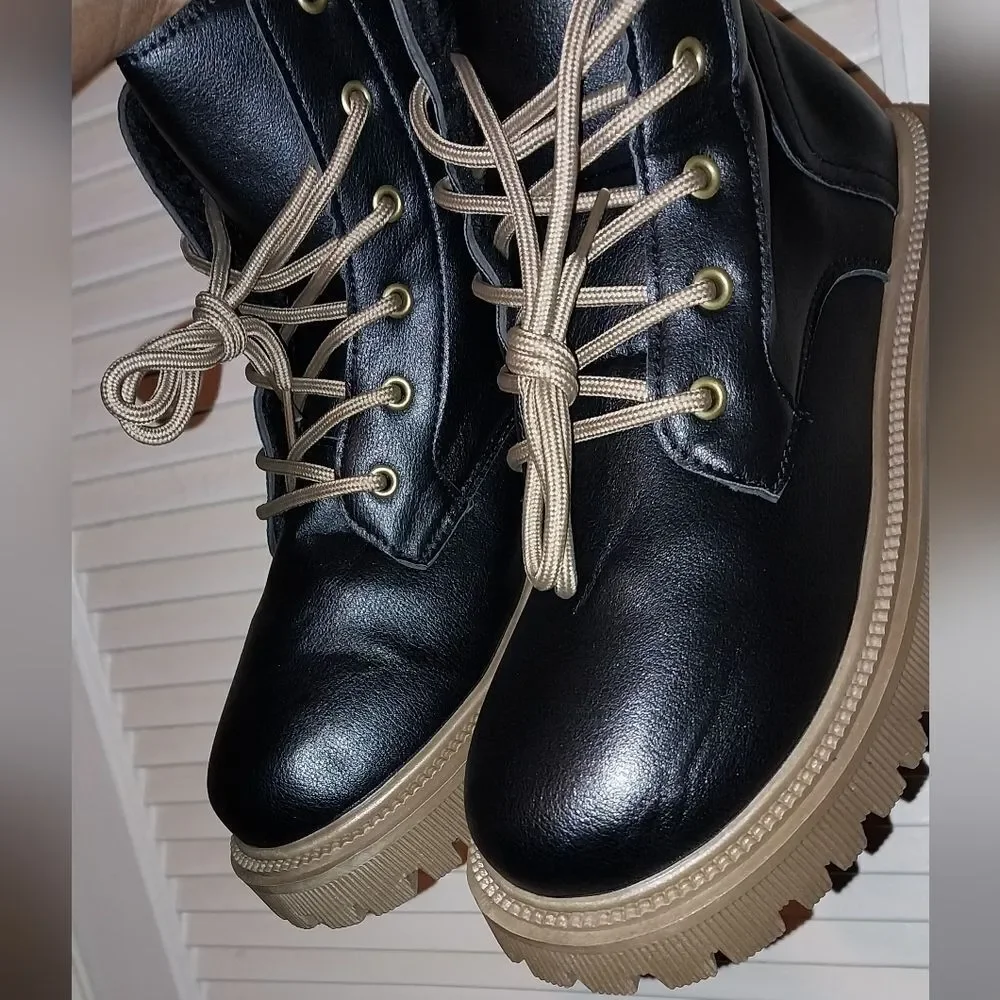 Ladies combat boots sz 8